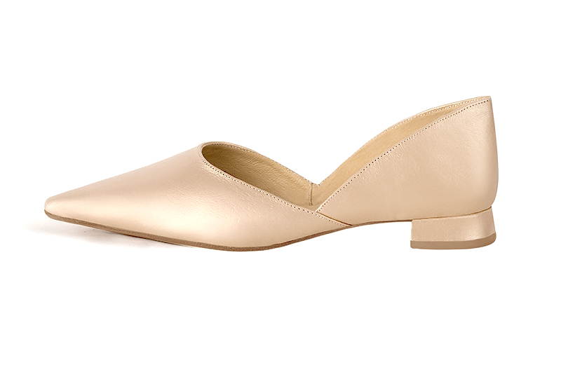 Gold women's open arch dress pumps. Pointed toe. Flat flare heels. Profile view - Florence KOOIJMAN